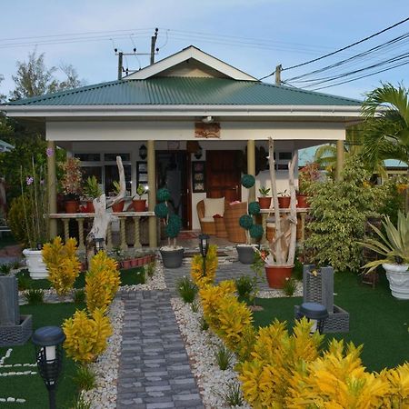 Leo'S Petit Villa Annex Praslin Exteriör bild