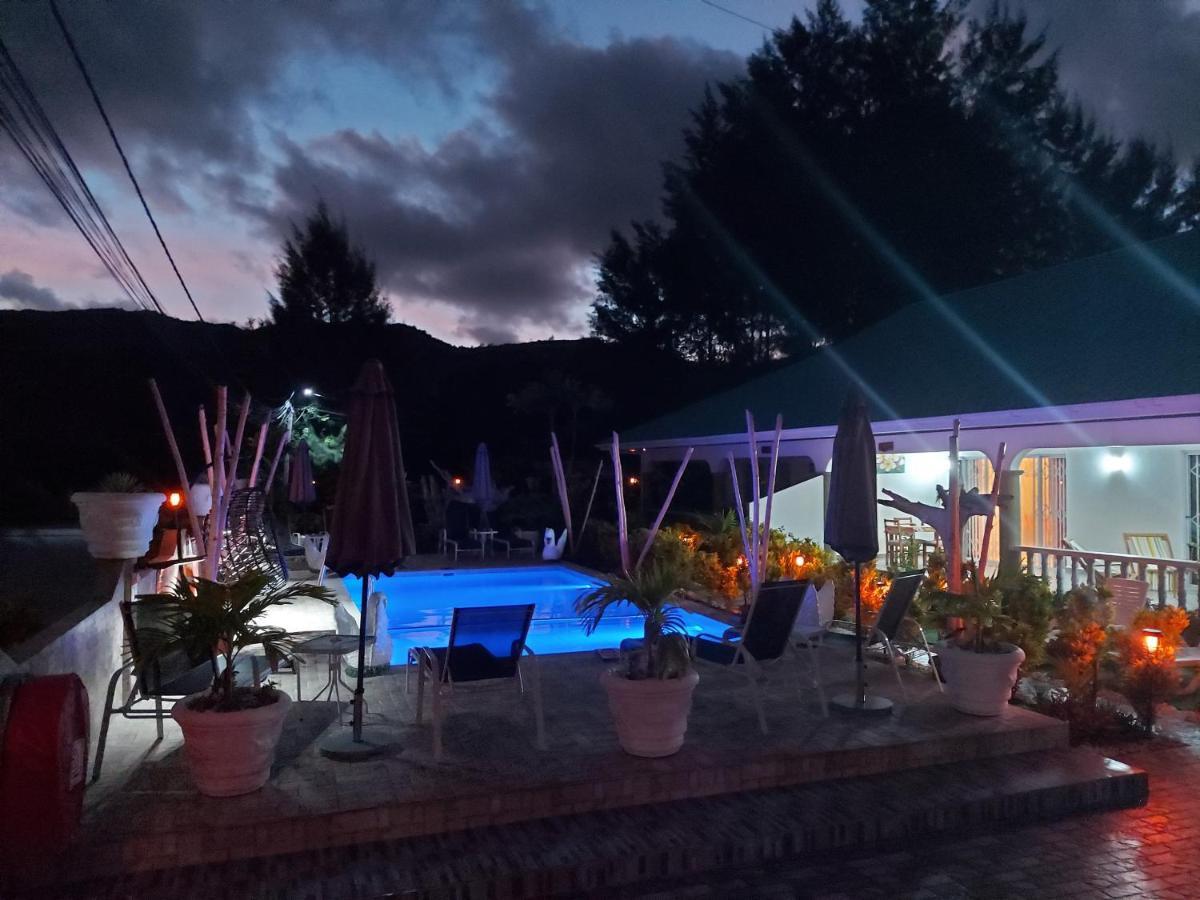 Leo'S Petit Villa Annex Praslin Exteriör bild