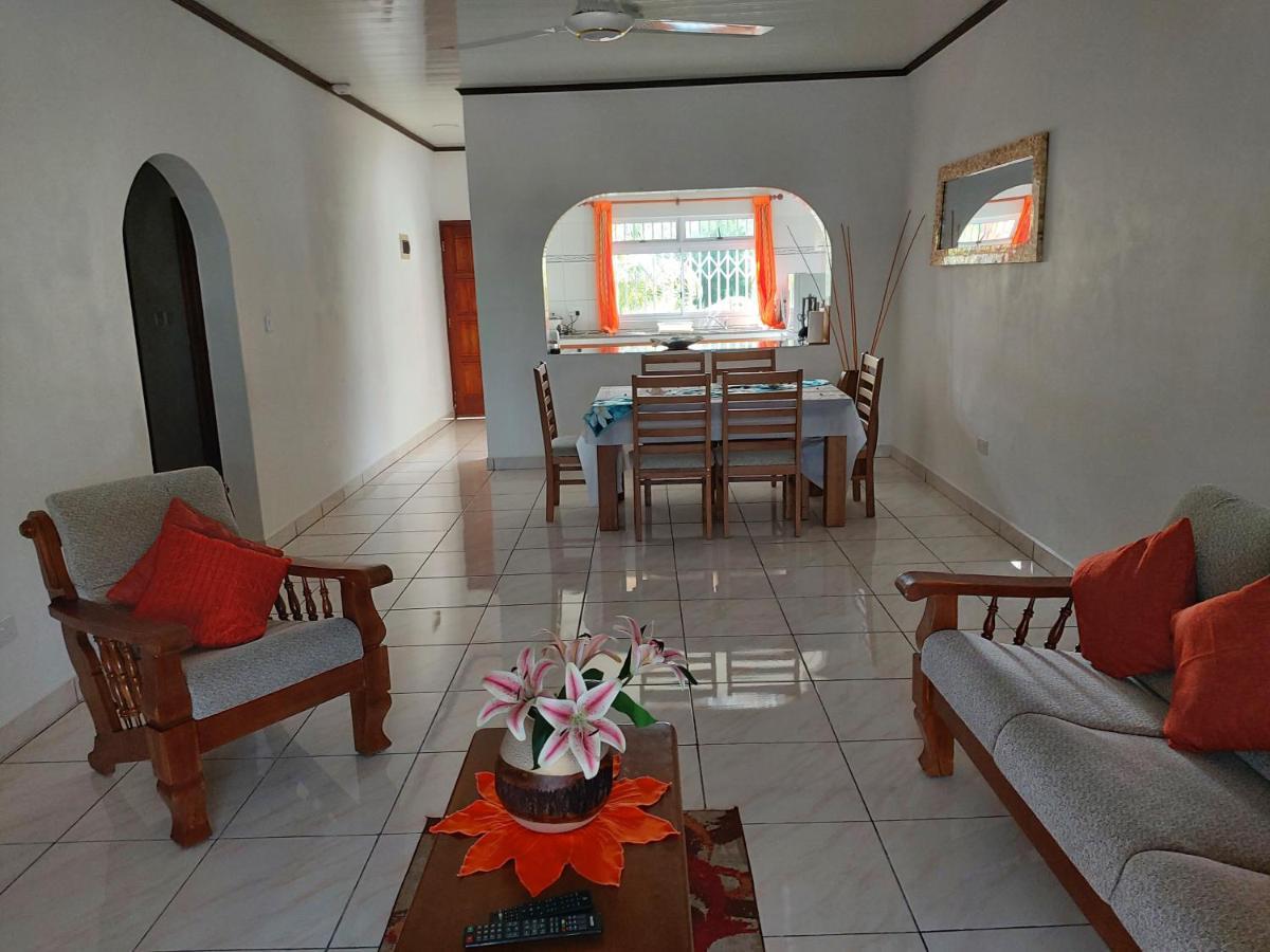 Leo'S Petit Villa Annex Praslin Exteriör bild